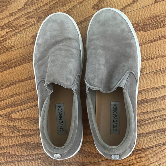 Steve Madden slips on in dark grey. Size 8 - Picture 1 of 3